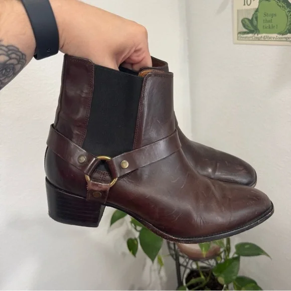 Frye Women's Dara Harness Chelsea Boots Deep Brown Leather 
Women’s Size 9.5 - Picture 2 of 9